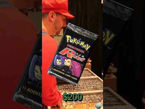 Opening a $200 Vintage Pokémon Pack at Comic Con #shorts #pokemoncards