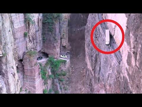 Incredible Road Moments Caught On Camera !