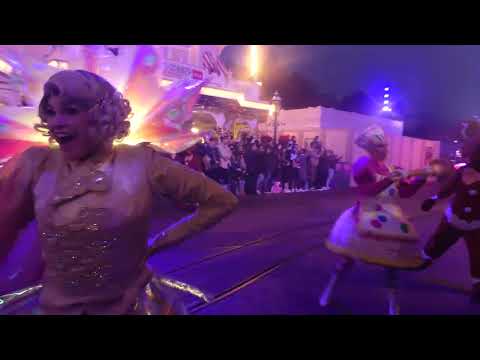 Mickey's Dazzling Christmas Parade Première 2024