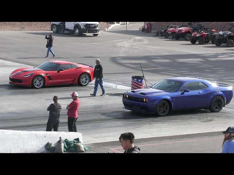 Hellcat Challenger vs Corvette z06 - drag racing