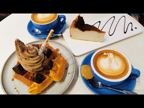 Twenty Grammes - Instagram-worthy cafe in Singapore with great ice-cream & waffles.