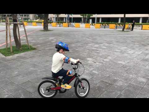 5歲son學會bike(without auxiliary wheel)