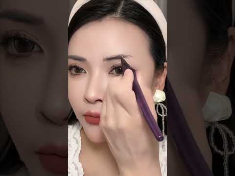 Eye liner tutorial for beginners  #makeup #tiktok #shorts #asmr #makeuptutorial #christmas #newyear