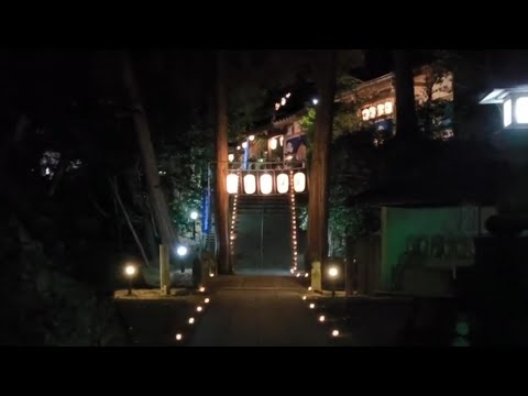 【四国八十八ヶ所霊場】参道にろうそくが灯った第64番札所 前神寺。