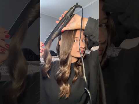 Time to refresh some straightener curls #flatironcurls #hairtok #hairtutorial #hair