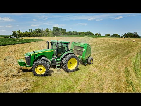 Round Baling New Seeding - John Deere 569 Premium