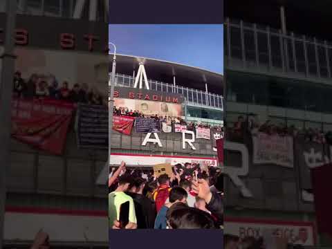 *PYROS* | Arsenal Fans Protest Against Owner Stan Kroenke Outside The Emirates | #KroenkeOut