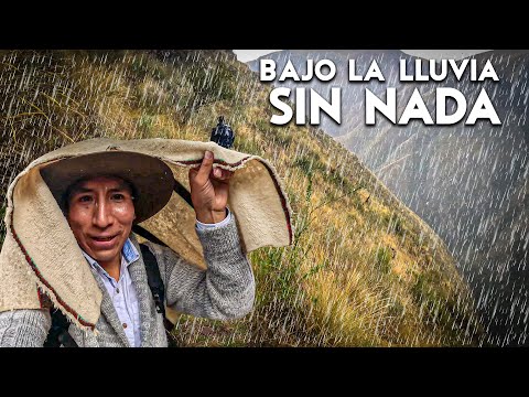 Atrapado en una tormenta en medio de las montañas