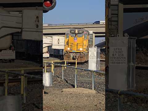 UP 1097 LRS44 Train Turns Onto Tidewater At S 7th St In Modesto, CA 12-3-2024