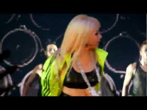 [Fancam] 2NE1 - Don't Stop The Music (New Evolution Global Tour Singapore 2012)