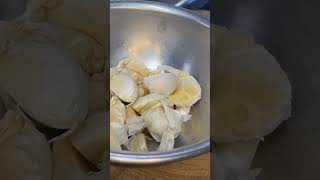 How to peel garlic with a single blow