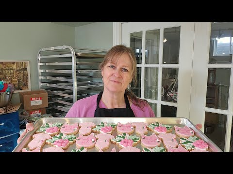 Time-Consuming But Worth It - Polka Dots (and More) on These Beautiful Baby Shower Cookies #ASMR