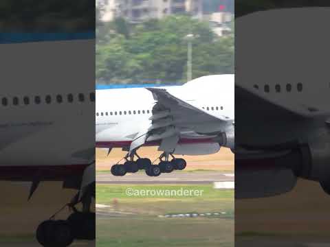 AIR INDIA B777-300ER landing at Mumbai Airport #shorts #aviation #b777 #landing #mumbai #plane