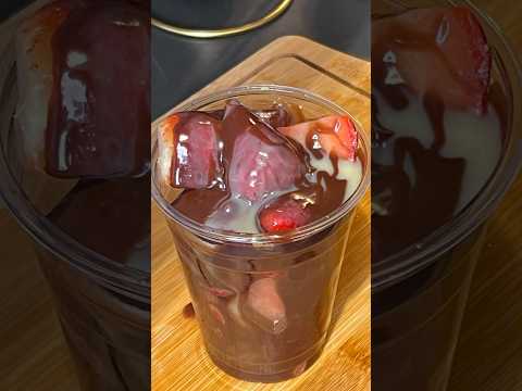 London’s famous chocolate strawberry Recipe #london#chocolate#strawberry#youtubeshorts