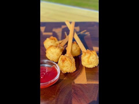 【ギョーザの皮史上1番旨い食べ方♡】めちゃくちゃ使える！超簡単おつまみレシピ / Lollipop Dumplings #shorts