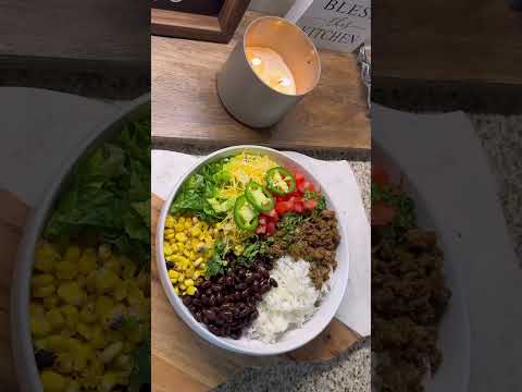 Recipe - www.theglamkitchen.com #groundbeefrecipe #burritobowl