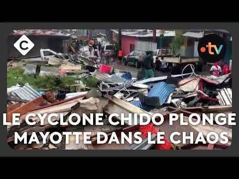 Le cyclone Chido plonge Mayotte dans le chaos - La Story - C à Vous