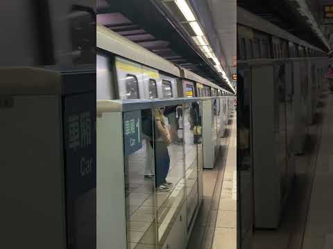 台北捷運C321型電聯車忠孝新生站離站