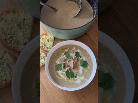 Easy creamy mushroom soup. Full recipe tomatotomatoe.ca  #recipe #homemade #easyrecipe