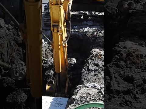 78US Komatsu cleaning canal to install U ditch #komatsu #pc78us