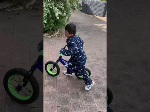 Kid bike with no paddle