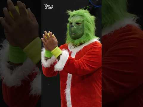 Santa OWNS The Grinch #sports #hitting #pitching #blitzball #santa #grinch #christmas #baseball