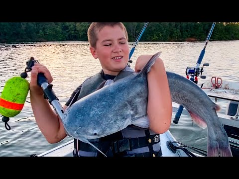 Drifting Cut Bait on the Tennessee River (Crazy Surprise Catch)