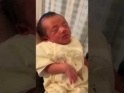 赤ちゃん　癒し　可愛い　居眠り　寝ながら笑顔　baby sleeping 2