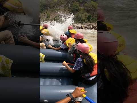 Rishikesh Rafting Accident #river #raftingrishikesh #rishikeshrafting #boating #rafting #raftingvlog