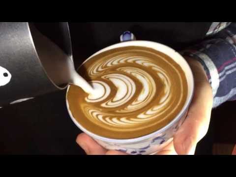 Latte art wing tulip