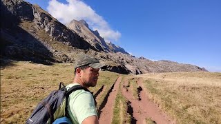 フランスからスペイン🇪🇸ピレネー山脈国境越えそこには素晴らしい湖が。諦めないでよかった。僕達=全ての人は、、、、、自由だ。