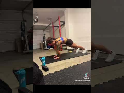 Warm-up for shoulder to over head movements! #escsounds #shoulder #upperbody #workout