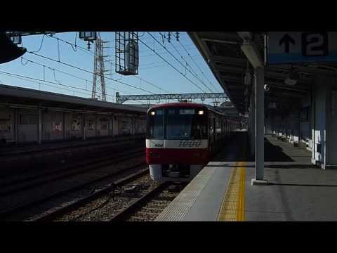 南太田駅での待避風景（上り）