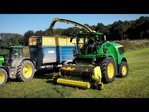 John Deere 9700 self-propelled forager and 30R grass pickup: FIRST IMPRESSION