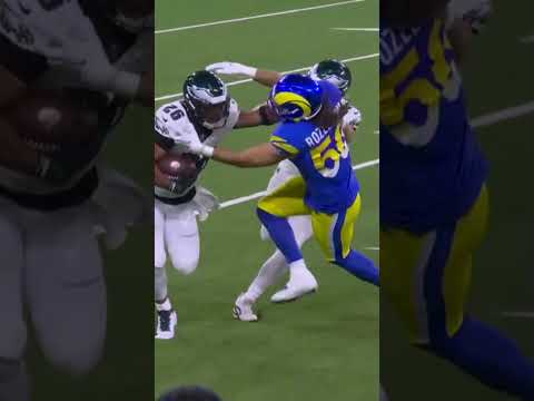 Saquon Barkley delivers a NASTY STIFF ARM against LA 🦅🔥 Eagles vs Rams Highlights