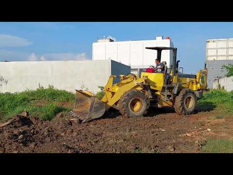 WHEEL LOADER KOMATSU WA180-3 FILL a POND