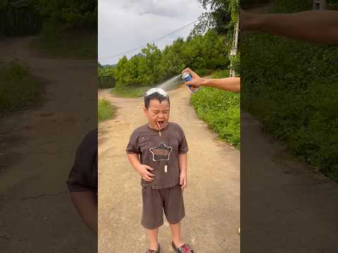 Cậu bé tốt bụng và anh trai hài hước #shorts #funny