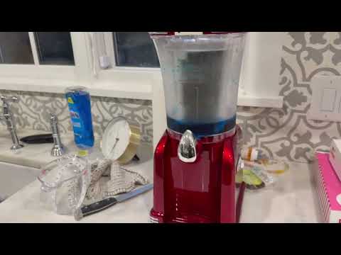 Review: Nostalgia Frozen Drink & Margarita Maker Retro Red