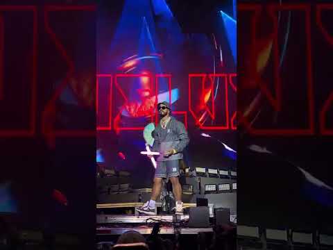 anuel prendiendo en fuego la tarima en el purolatino en España