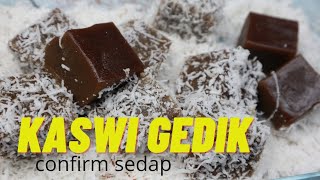 KUIH KASWI GULA MERAH GEDIK DAN BAHAN PELIK UNTUK CANTIKKAN WARNA KUIH