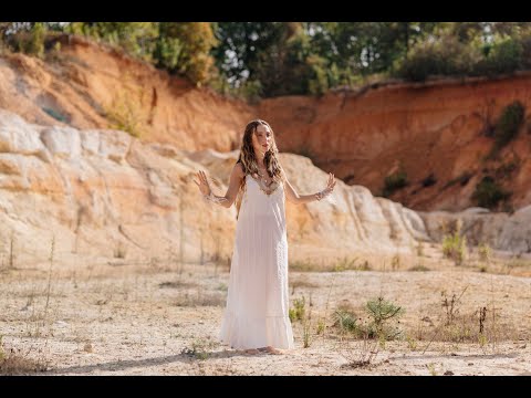 Ceren Gündoğdu - Dünyada İkimiz (Official Video)