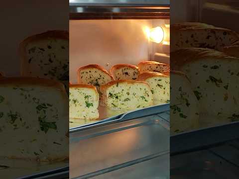 “Homemade Garlic Bread Recipe” #food #asmr #satisfyingvideo #fyp #trending