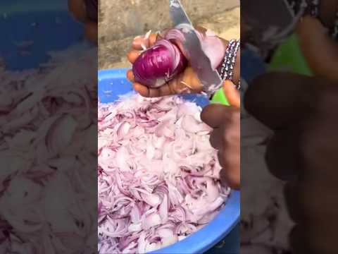 I bet you haven’t seen someone cut onions 🧅 like this