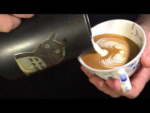 Latte art wing tulip