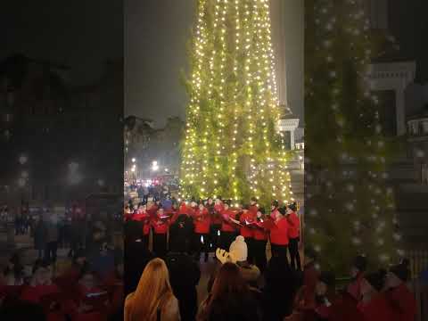 Experience Magical Christmas Carols At Trafalgar Square!