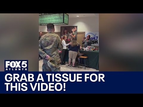 Soldier surprises mother for Christmas | FOX 5 News