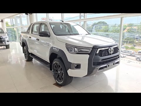 หล่อแรงดุไม่มีข้อกังขา!! พาชม 2024 Toyota Hilux Revo D Rocco D-Cab 4x4 2.8 AT สีขาวมุก E5 1.336 ล.