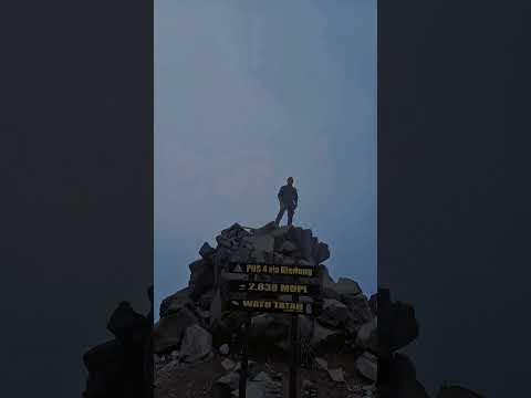 WatuTatah,Gunung Sindoro #short #shorts #watutatah #gunungsindoro #pendaki #pendakiindonesia