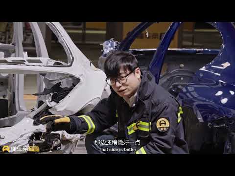 Collision of Mercedes-Benz & BMW: do limousines have reduced the allocation?奔驰宝马高速对撞，豪华车减配传言被坐实？