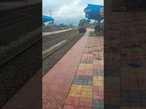 Wap 4 Engine crossing 🚸🚸 Train #locomotive #shortsvideo